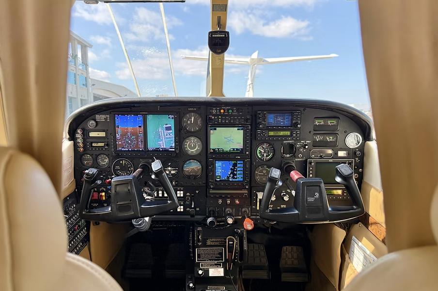 1986 CESSNA P210R Photo 4